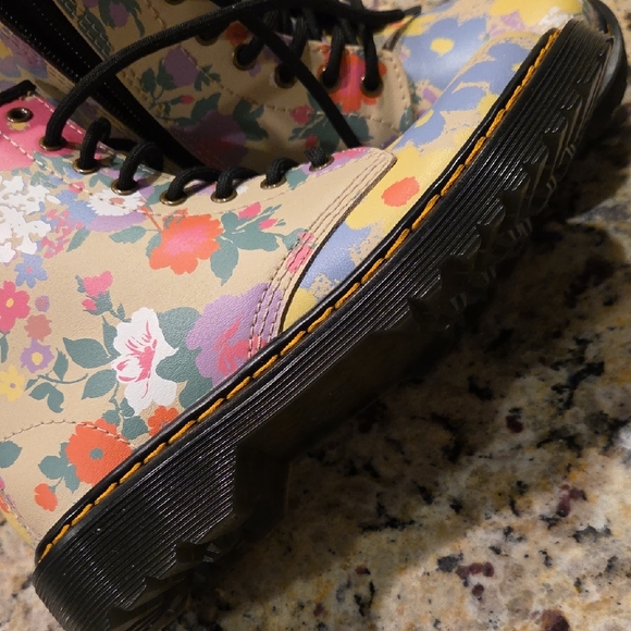 Dr. Martens 1460 J 8 Eye, Zip Up Multicolor Floral Kids Boots